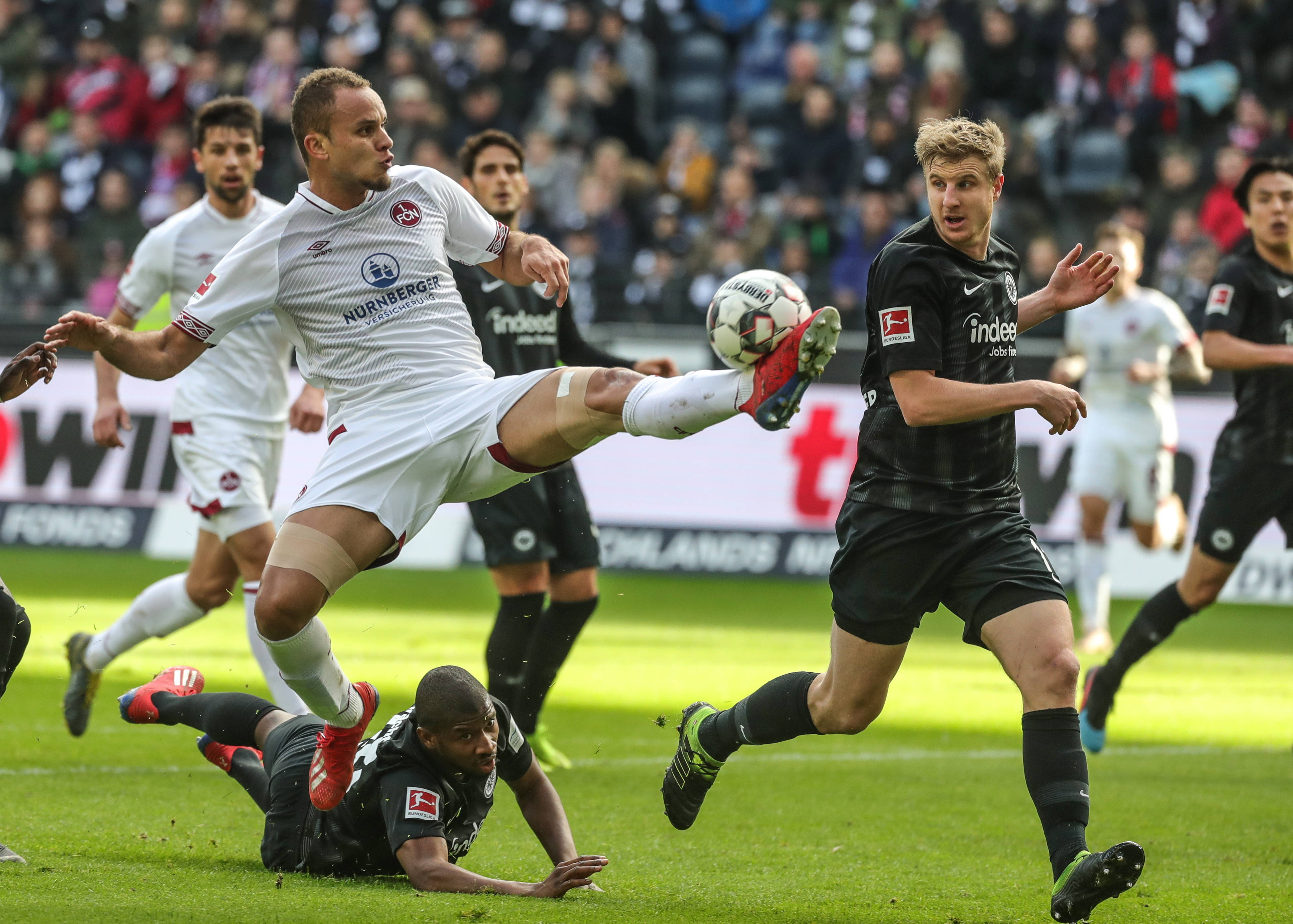 [中超]泰山赢海港 冠军归属生悬念