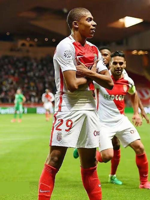 冲突真因曝光！东契奇数次辱骂引争端 施罗德走廊蹲守挥拳击打未果